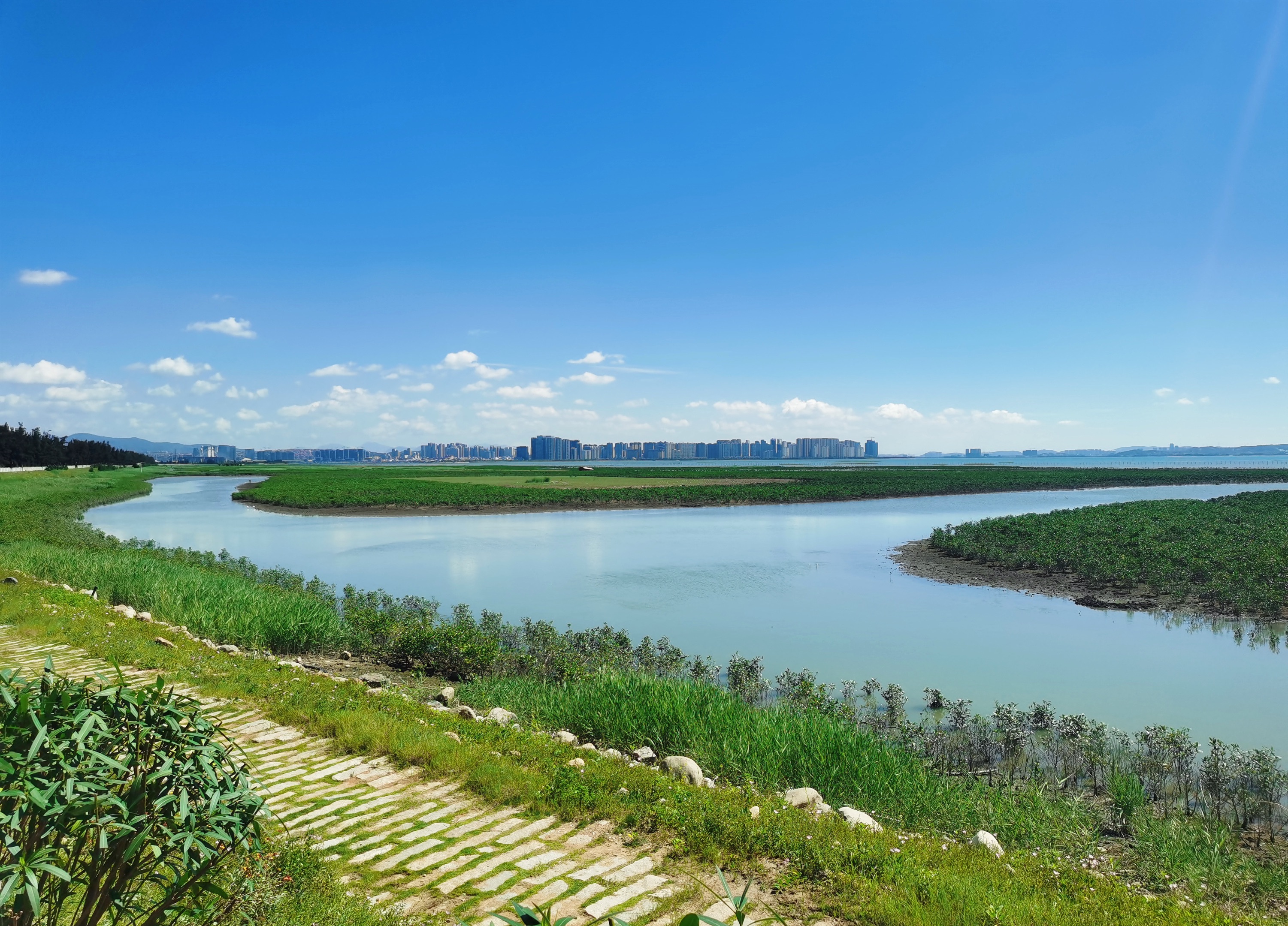 01陸海共治，構(gòu)建生態(tài)友好環(huán)境.jpg